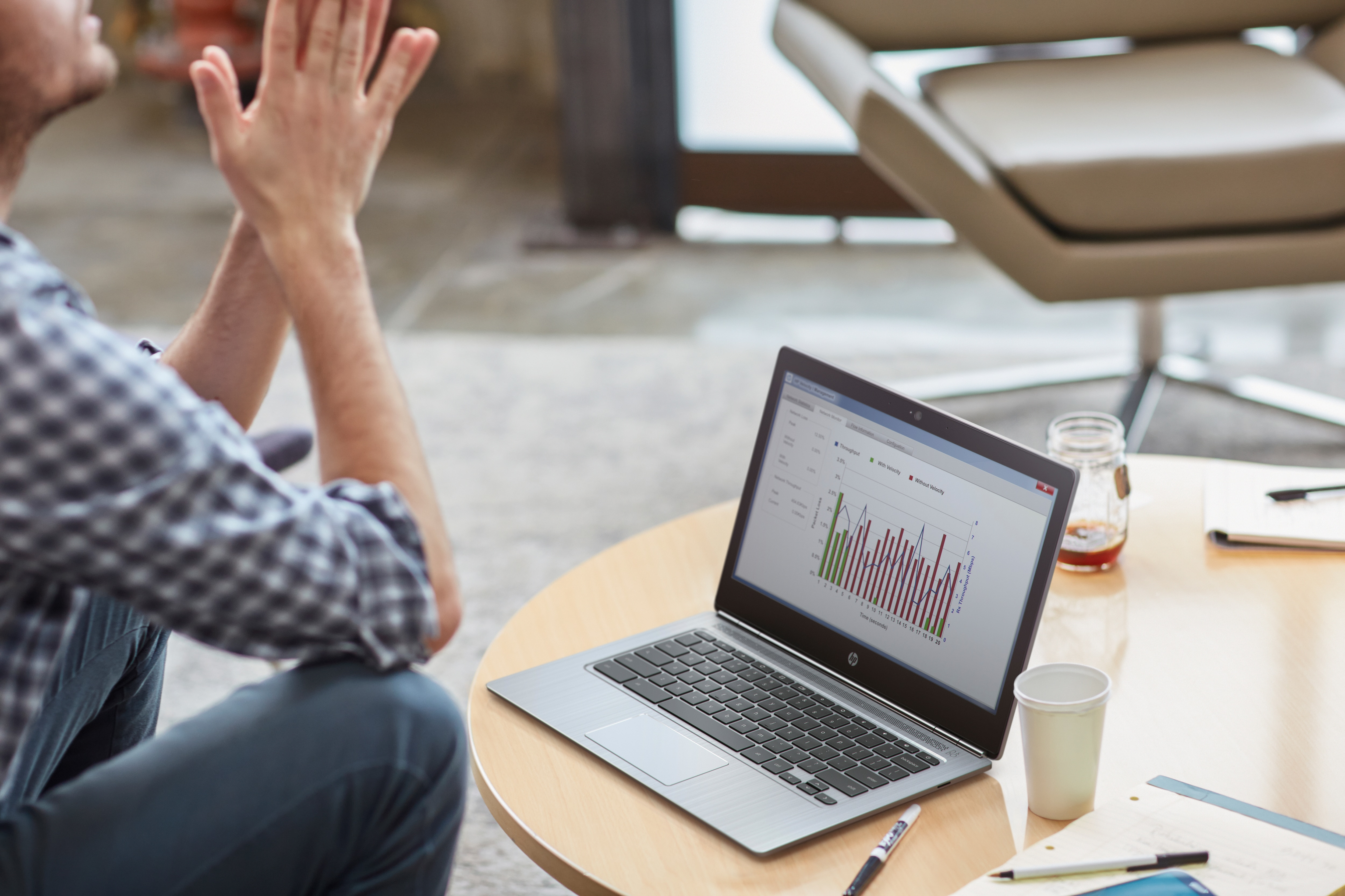 Ноутбук. Ноутбук интернет. Уставшая девушка. Ноутбук иллюстрация. Ноутбук сток.